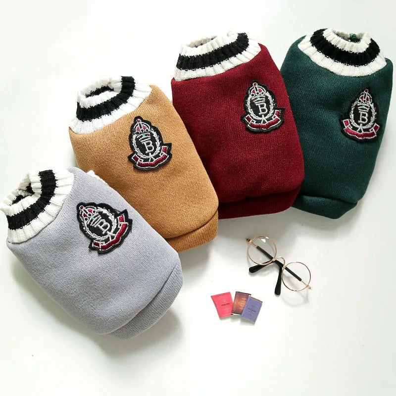 Autumn and winter new knitted vest V-neck college style pet dog cat clothes vest Teddy Bo Beauty products