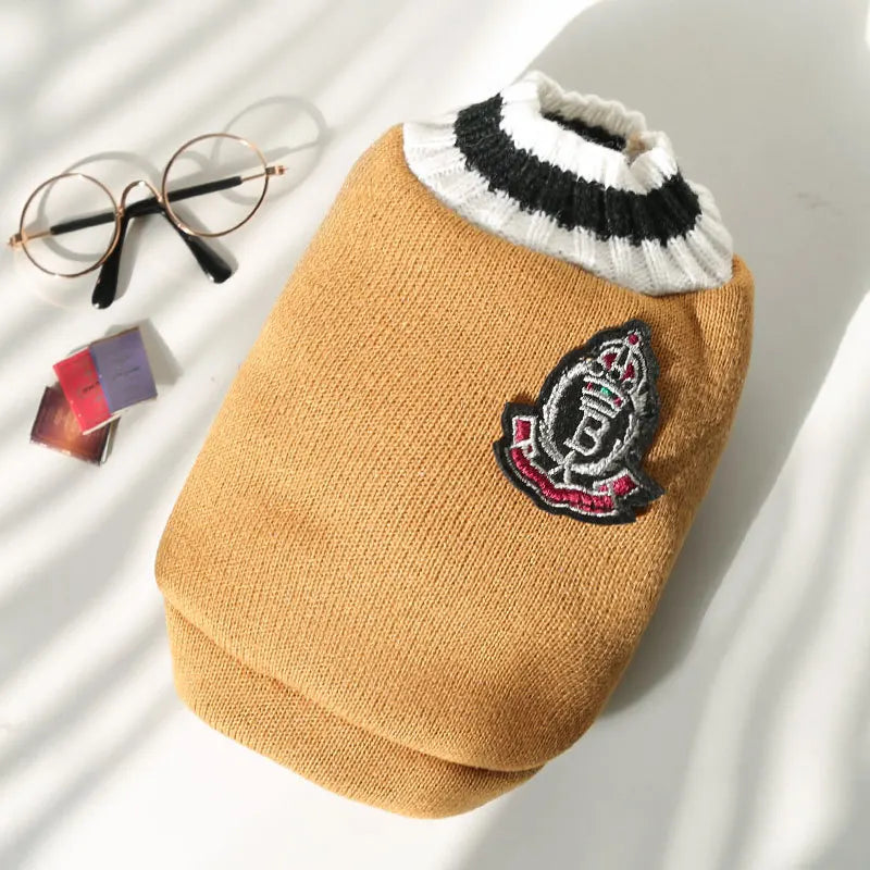 Autumn and winter new knitted vest V-neck college style pet dog cat clothes vest Teddy Bo Beauty products