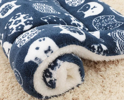 Pet Sleeping Mat Dog Bed Cat Bed Soft Hair Thickened Blanket Pad Fleece Home Washable Warm Bear Pattern Blanket Pet Supplies